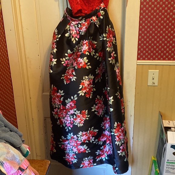 This is a two piece B. Darlin prom dress with a red top and floral skirt - Picture 5 of 7